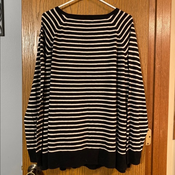 Plus size sweater - Picture 2 of 4